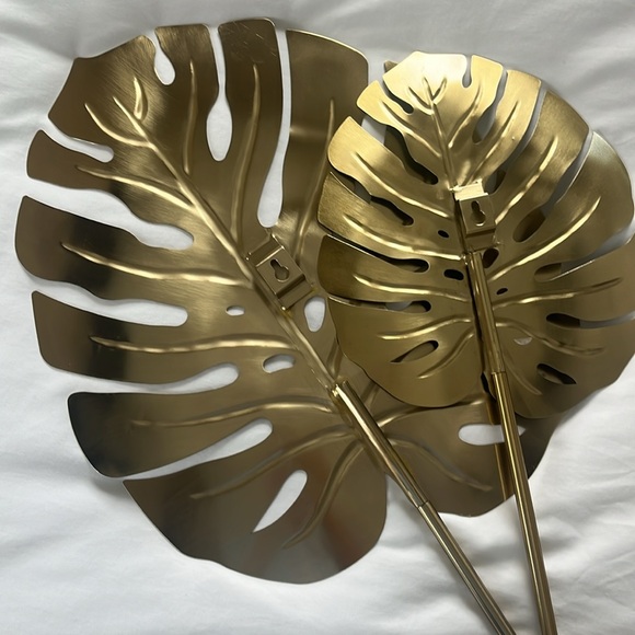 Gold monstera leaf, set of 2 - Picture 4 of 4